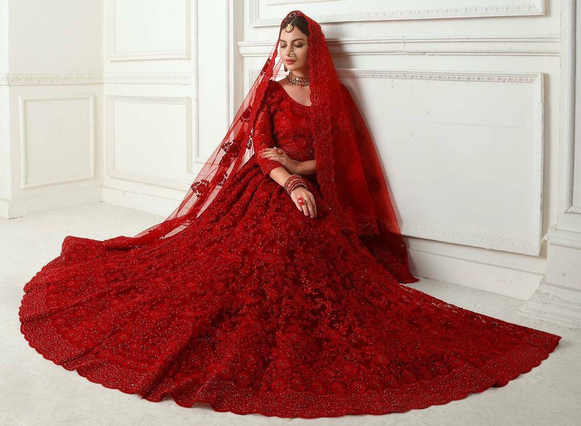 dulhan lehenga red