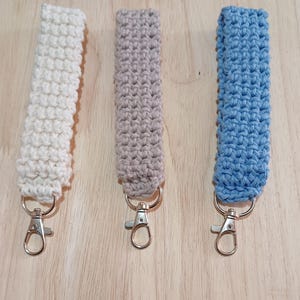 Patrón fácil de llavero y pulsera de crochet