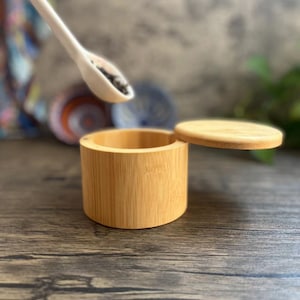 Personalisiertes einfaches Bambusgewürzglas