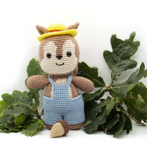 Corrie the squirrel - crochet pattern