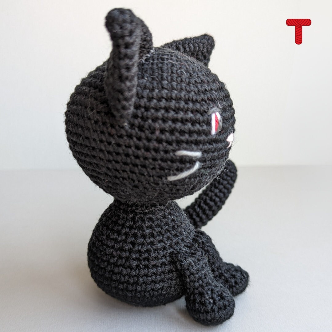 かぎ針編みの黒猫のパターン：ハロウィンの編みぐるみおもちゃ（PDF