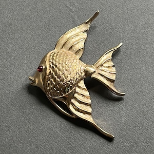 Trifari Gold Tone Angel Fish Brooch 1950s - 1960s, Fish Jewelry, Vintage Angel Fish Brooch