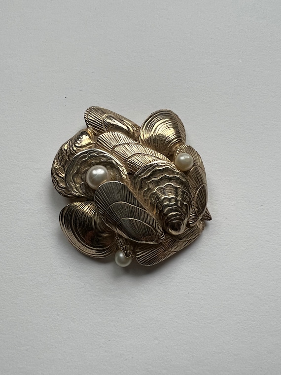 Castlecliff brooch deals