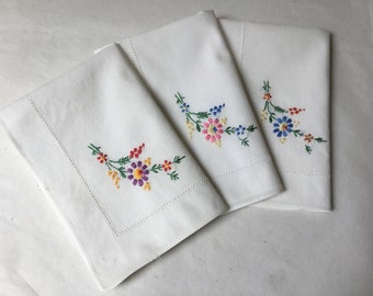 Set of Three Vintage Floral Cotton Handkerchiefs With Machine Embroidered Flowers, Vintage Hankies, Vintage Embroidered Handkerchiefs