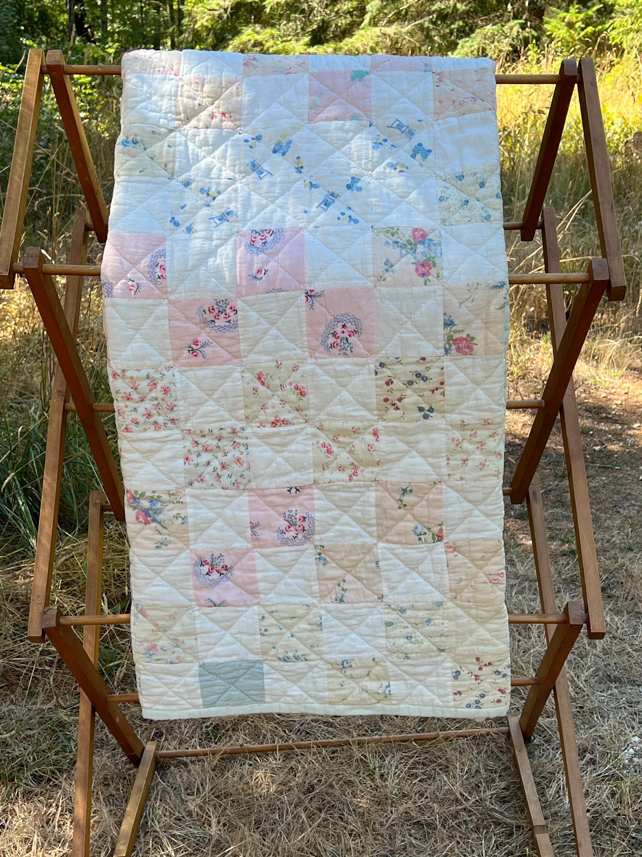 手縫いキルト　フランスアンティーク 1940年代の手縫いとミシン縫いのフランネルキルト、ヴィンテージの