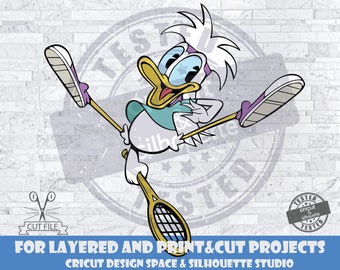 Donald Duck jouant au tennis SVG fichiers de conception pour Cricut Silhouette Fichiers coupés superposés et PrintAndCut un dessin animé Mickey Mouse Donald SVG