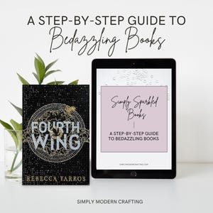 Puede incluir: Un libro negro con el título "Fourth Wing" y una tableta que muestra "Simply Sparkled Books: A Step-by-Step Guide to Bedazzling Books." El libro está cubierto de pedrería negra.