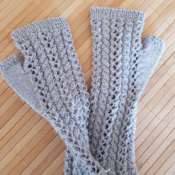 Elegant, Selbstgestrickt, Pulswärmer mit Daumenöffnung, Uni, Grau, Elegantes Muster, Freundin, Mama, Geschenk, Grösse M