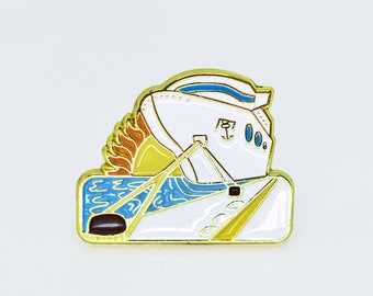 Pin de esmalte de cruceros atracados