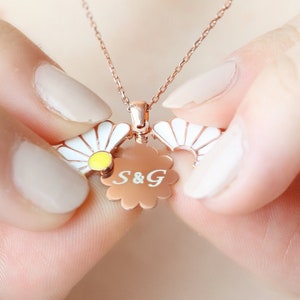 Hidden Daisy Necklace ,  Openable Daisy Necklace ,  Flower lover necklace , Name Necklace , Gift For Her , Valentine&#39;s Day Gift