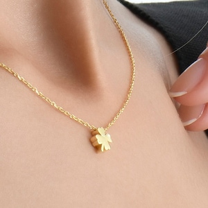 Tiny Sycamore Leaf Necklace , Minimalist Necklace , Tiny Leaf Necklace , Gift For Woman Valentine&#39;s Day Gift