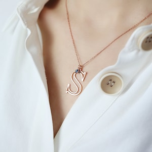 Collar con letras, collar con letras de gran tamaño, regalo de dama de honor, mal de ojo, collar con letras iniciales grandes, regalo para mamá, regalo de San Valentín
