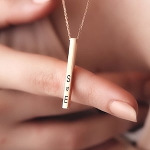 Collar con barra grabada: collar con barra vertical de plata esterlina, collar personalizado con fecha y nombre y letra, el mejor regalo para ella, joyería con barra con inicial