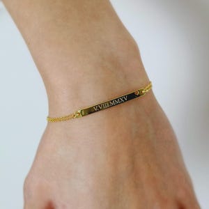 Pulsera con números romanos, pulsera con código Morse, pulsera grabada, regalo para ella, pulsera con fecha personalizada, regalo para el día de San Valentín para la madre.