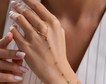 Star Hand Chain Bracelet,  Dainty Minimal Star Bracelet, Elegant Hand Jewelry, Bridesmaid Gift, Layered Bracelet