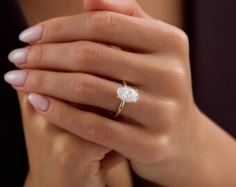 Oval Solitaire Ring, Oval Cut Clear Stone Ring, Minimalist Dainty Ring, Classic Engagement Ring, Elegant Gift for Her