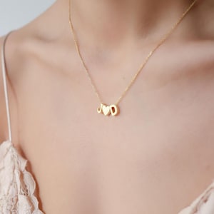 Collana con lettera minimalista, collana unica, collana con iniziale, collana con piccola lettera dorata, regalo per lei, regalo di San Valentino