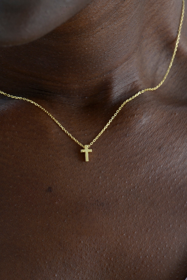 Zierliche Kreuz Halskette, Kreuz Halskette, handgemachter Schmuck, Kreuz Halskette für Frau, Weihnachtsgeschenk, Taufgeschenk Bild 2