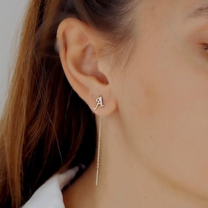Pendientes con letras, pendientes con inicial diminuta, pendientes de plata, joyas minimalistas de plata (doble oreja), regalo de San Valentín