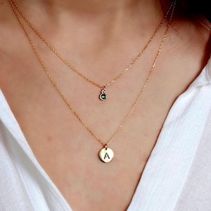 Collar personalizado con disco redondo, collar minimalista con letra de piedra natal, collar con letra inicial, regalo de San Valentín