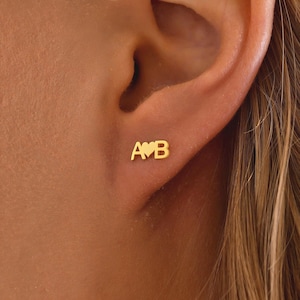 14k Gold Custom Initial Stud Earrings with Heart, Custom Heart Letter Earrings, Gift for Wife, Gift for Mom, Christmas Celebration,