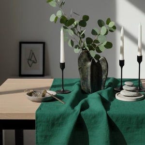 Camino de mesa de lino / Camino de mesa / Decoración de mesa / Camino de mesa para bodas / Camino de mesa de lino lavado Emerald Green