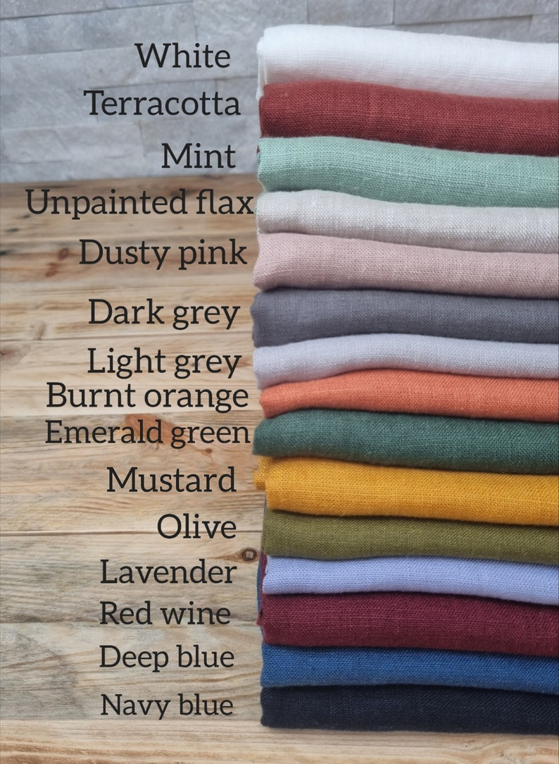 Puede incluir: Una pila de 14 muestras de tela en varios colores, incluyendo blanco, terracota, menta, rosa polvoriento, gris oscuro, gris claro, naranja quemado, verde esmeralda, mostaza, oliva, lavanda, vino tinto, azul oscuro y azul marino.
