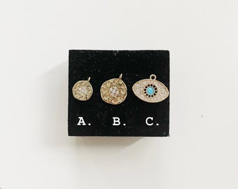 High quality gold-plated eye/star charms (1 per pack)