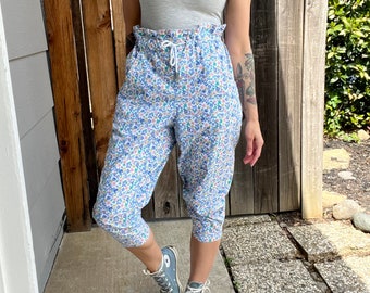 Vintage 1990s Michelle Stuart Floral Capri Pants, Size Small