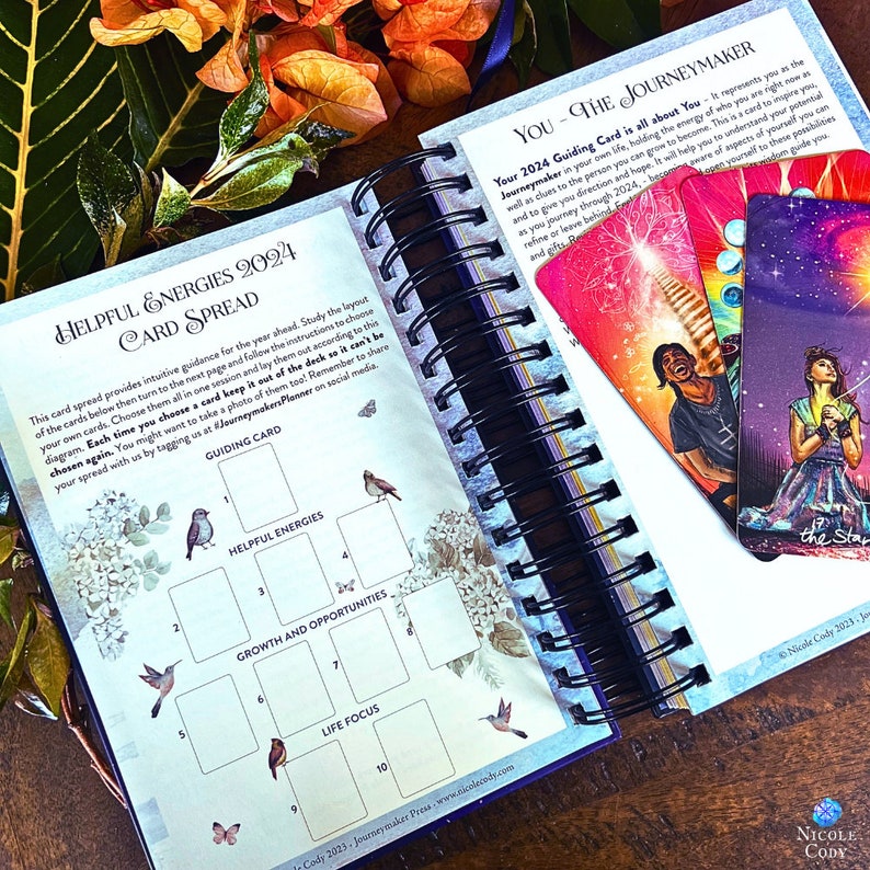 The Journeymaker's Planner 2024 von Nicole Cody, Self Care Planner, Intuition Workbook, Mindfulness Diary, Tarot und Orakel Card Journal Bild 8