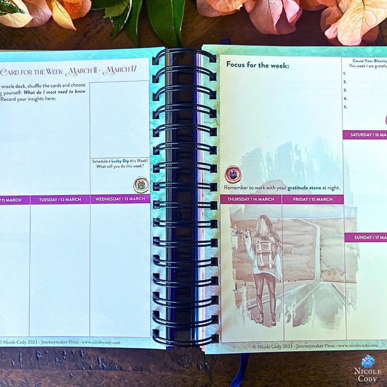 The Journeymaker's Planner 2024 von Nicole Cody, Self Care Planner, Intuition Workbook, Mindfulness Diary, Tarot und Orakel Card Journal Bild 9