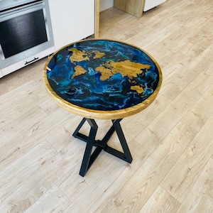 Runder blauer Epoxy-Kaffeegetränketisch, moderner Harz-Mitteltisch, Akzent-Weltkartentisch, Wohnzimmer-Bartisch, kundenspezifischer einzigartiger kleiner Tisch