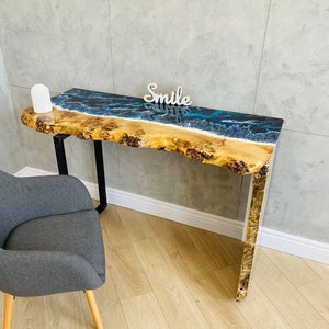 Moderner Bartisch, schmaler Konsolentisch des Wasserfalls, kundenspezifischer Epoxidharz- Eingangstisch, moderner Live-Edge-Foyertisch, Akzent-Flurtisch