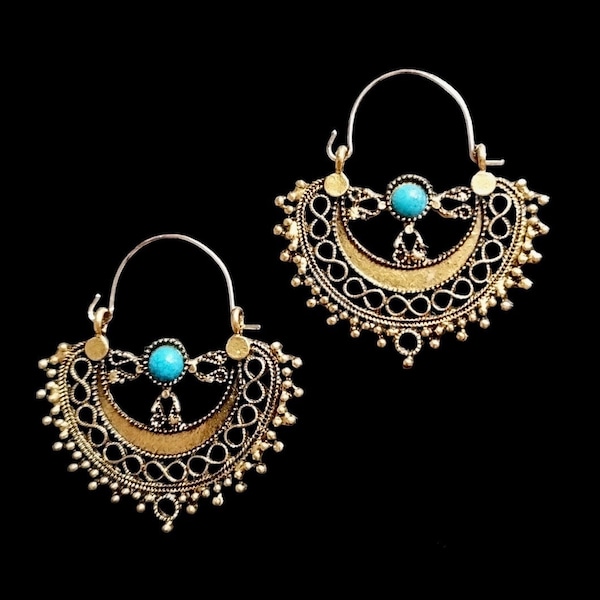 Indian Boho Earrings Mandala Boho Trend brass gold with blue "eye"
