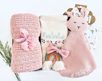 Liebling Baby Mädchen Geschenk, süßer Neugeborenen Baby Mädchen Geschenkkorb, Pflegepaket für die neue Mutter, gestrickte Babydecke, personalisierte Babydecke