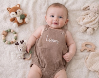 Gepersonaliseerde geborduurde babyromper van biologisch katoen - bruine zomeroutfit