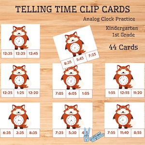 Könnte beinhalten: Lernkarten zum Zeitablesen mit einem Fuchs-Charakter und Zifferblättern. Die Karten zeigen verschiedene Uhrzeiten, mit dem Text "TELLING TIME CLIP CARDS" und "Analog Clock Practice". Enthält 44 Karten für Kindergarten und 1. Klasse.