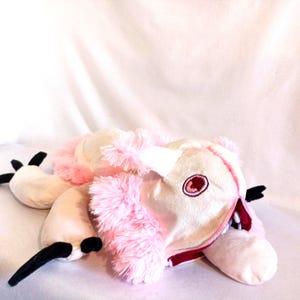 Favoritplysch. Plysch som referens. Sy en plyschleksak på beställning. Plyschleksaken Mitty enligt en ritning. Specialdesignad plysch.