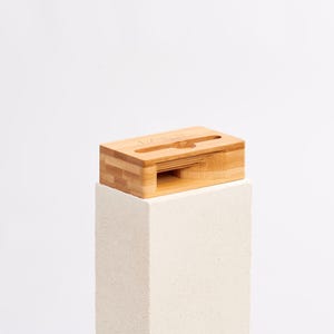 Houten telefoonstandaard - geluidsversterker - visitekaarthouder - bureauaccessoires