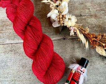 PRÉCOMMANDE Laine teinte à la main Mérinos fingering superwash Poinsettia