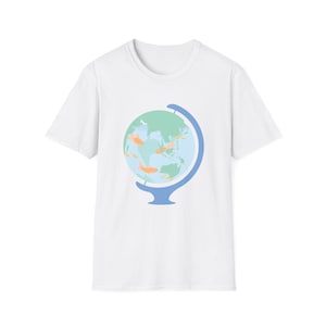 Pet: Goldfish in a Globe T-Shirt