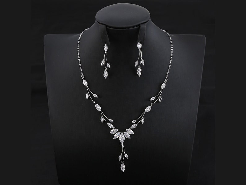 Beautiful Bridal Jewelry Set For Bride, Dainty Necklace and Earrings Set, Platinum Plated Leaf Shape Statement Necklace Silver