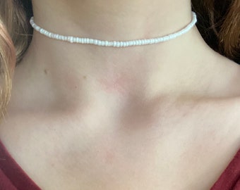 Collier/collier perlé blanc