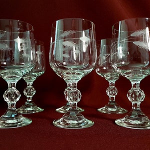 Set of engraved Arques crystal wine glasses on a diamond ball stem, vintage French
