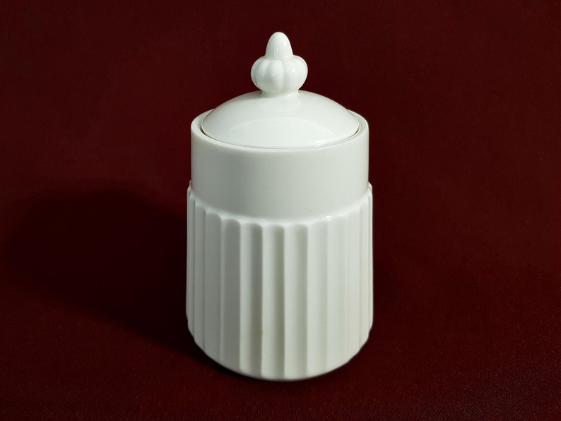 Sucrier avec couvercle Villeroy & Boch 1748 en porcelaine blanche de haut de gamme de la célèbre maison image 2