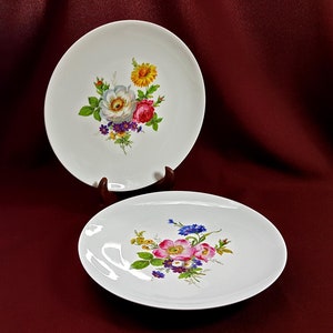 2 mismatched flat plates with a bouquet of flowers pattern, Ternet Limoges porcelain – French vintage