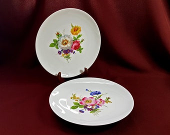 2 mismatched flat plates with a bouquet of flowers pattern, Ternet Limoges porcelain – French vintage