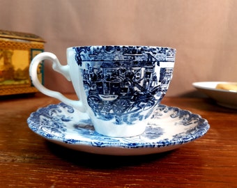 Tasse à thé avec sous tasse Johnson Bros, Scènes d’entraînement bleu, Pierre de fer, fabriqué en Angleterre