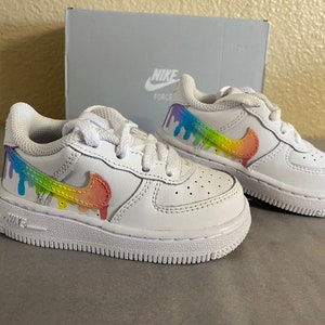 Sapatos Rainbow Pride personalizados em tamanhos infantis e juvenis