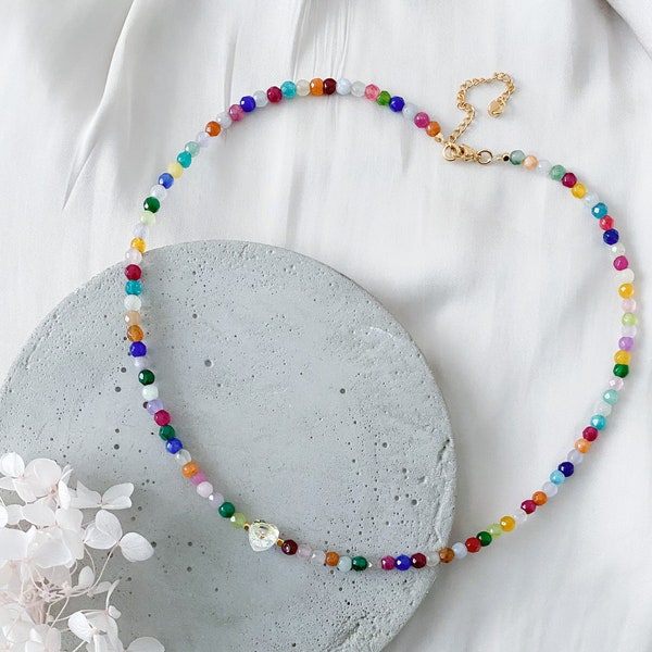 Halskette „RAINBOW“ | Perlenkette mit Kristallherz
